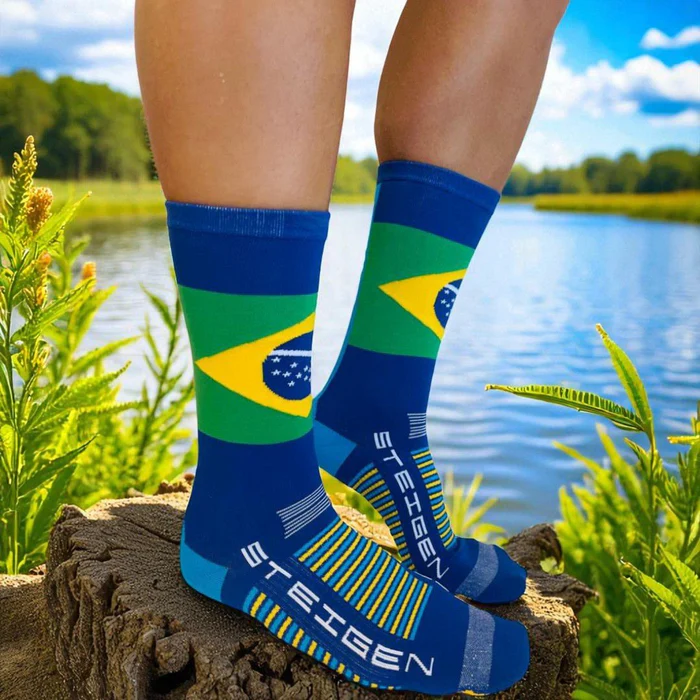 Meias com estampa da bandeira do Brasil em ambiente natural